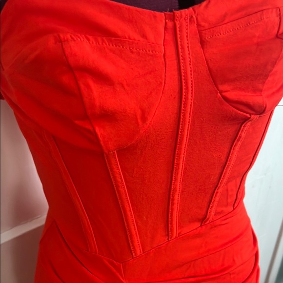 Elegant Red Ruched Dress - Picture 3 of 4